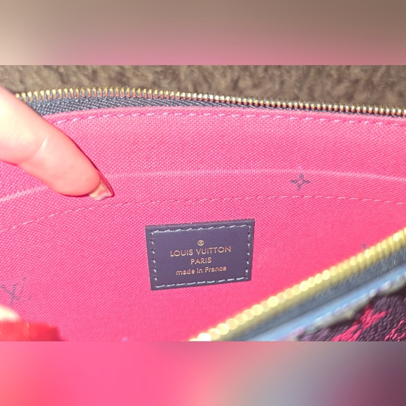 Louis Vuitton Pastel MM Midnight Multicolor Pochette (EUC)(RARE) - Picture 5 of 7